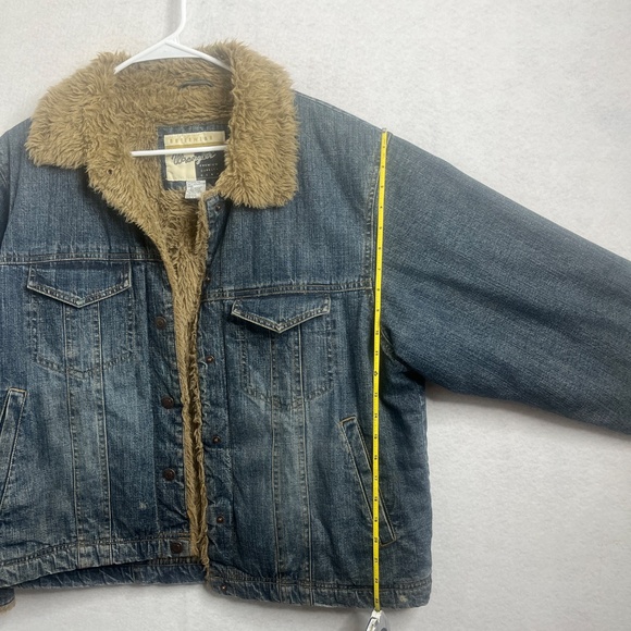 Wrangler Sherpa Lined Denim Jacket Vintage Distressed Trucker Style Medium/Large - Picture 3 of 13